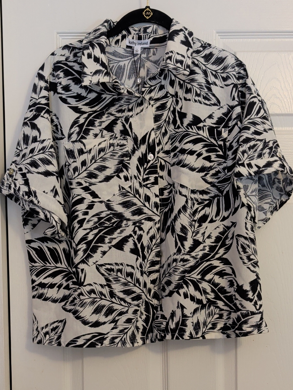 Kathy Ireland Monochrome Button Up Leaf Pattern Top NWT